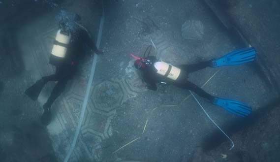 Fotogramma da Baia, la città sommersa
